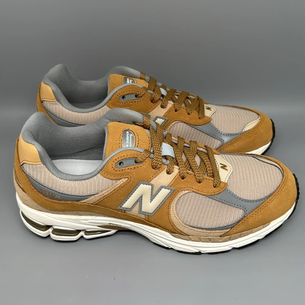 New Balance 2002R U2002RCE Beige Grey Running Shoes Men's Sz 10.5D Women's Sz 12